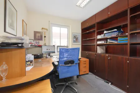 Büroflächeder Immobilien: Arbeiten und Empfangen in stilvollem Ambiente! (Foto)