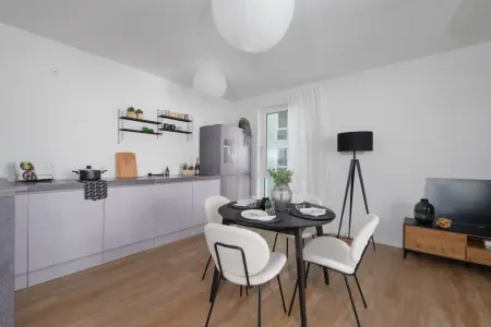 Küche und Essen Beispielder Immobilien: LebENZwert - die besondere Wohnanlage!
Moderne und barrierefreie 2.Zi.-Wohnung mit Loggia (Foto)