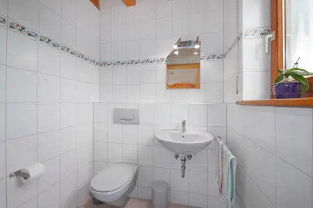 Gäste-WC EGder Immobilien: Haus für die junge Familie! (Foto)