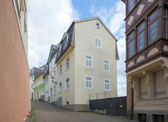 Straßenansicht der Immobilie: Sichern Sie Ihre Zukunft
Eine gute Adresse für Ihr Geld
Mehrfamilienhaus in Baden-Baden zu verkaufen (Titelbild)