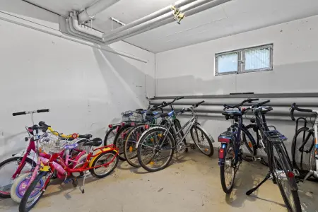 Fahrradkeller der Immobilien: Komfortable 2,5-Zimmer-Eigentumswohnung mit Wintergarten und Garage! (Foto)
