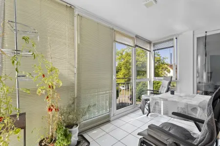 Wintergartender Immobilien: Komfortable 2,5-Zimmer-Eigentumswohnung mit Wintergarten und Garage! (Foto)