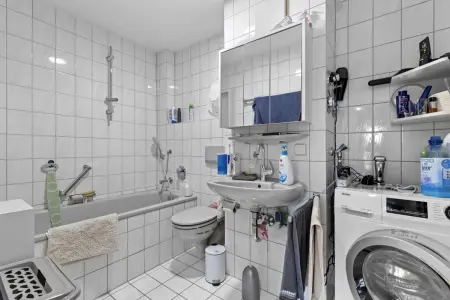 Badezimmer der Immobilie: Komfortable 2,5-Zimmer-Eigentumswohnung mit Wintergarten und Garage! (Foto)