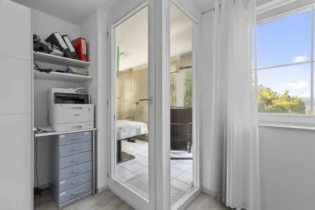 Schlafzimmerder Immobilien: Komfortable 2,5-Zimmer-Eigentumswohnung mit Wintergarten und Garage! (Foto)