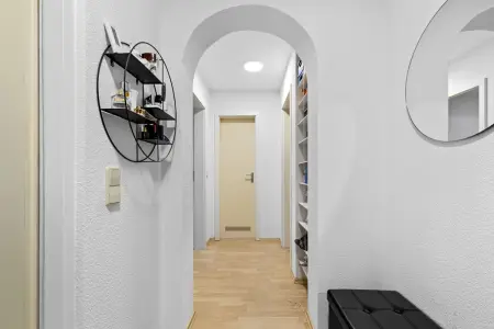 Flur der Immobilie: Komfortable 2,5-Zimmer-Eigentumswohnung mit Wintergarten und Garage! (Foto)