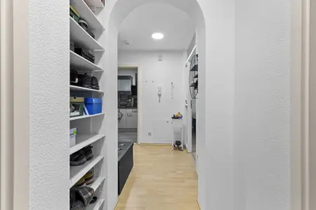 Flur der Immobilie: Komfortable 2,5-Zimmer-Eigentumswohnung mit Wintergarten und Garage! (Foto)