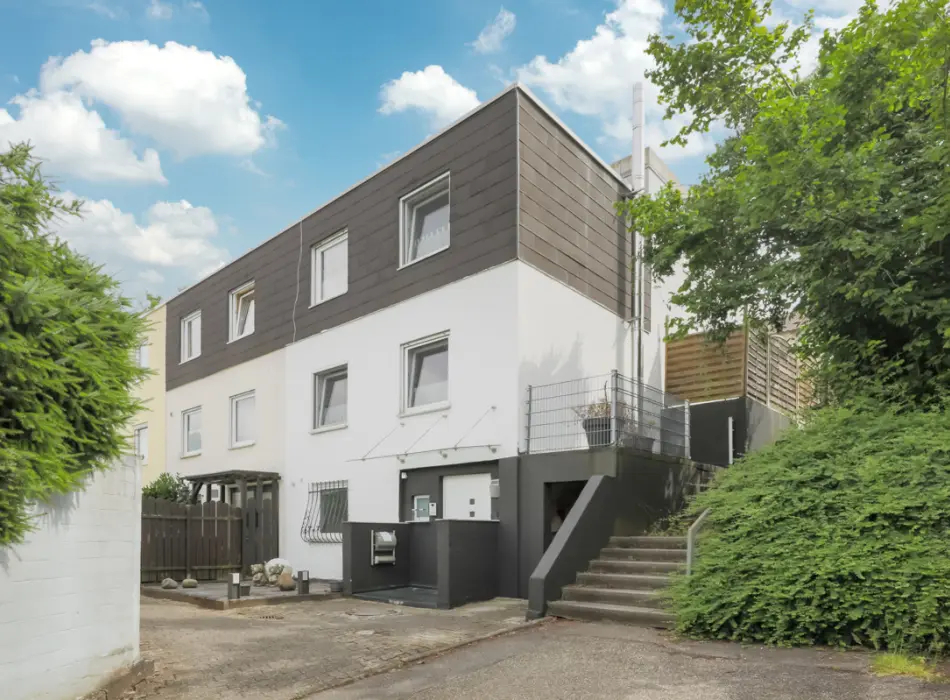 Straßenansicht (Fenster UG, ZG2 und ZG3)