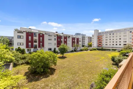 Ausblickder Immobilien: Renovierungsbedürftige 3-Zimmer-Wohnung mit Loggia und Tiefgaragenstellplatz im 1. Obergeschoss (Foto)