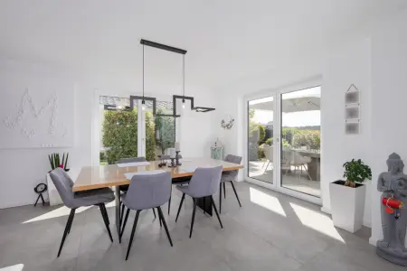 Essbereich EGder Immobilien: Exclusives Wohnhaus in bester Lage! (Foto)