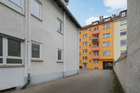 Ansicht Gewerbeeinheit und Mehrfamilienhaus der Immobilie: Entwicklungspotenzial in der Pforzheimer Nordstadt – mit zusätzlicher Renditeoption (Titelbild)