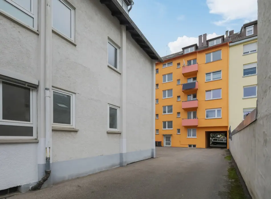 Ansicht Gewerbeeinheit und Mehrfamilienhaus der Immobilie: Entwicklungspotenzial in der Pforzheimer Nordstadt – mit zusätzlicher Renditeoption (Titelbild)