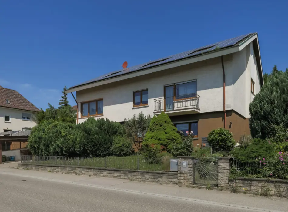 Gute Wohnlage!der Immobilien: Solides Einfamilienhaus mit ELW (Titelbild)