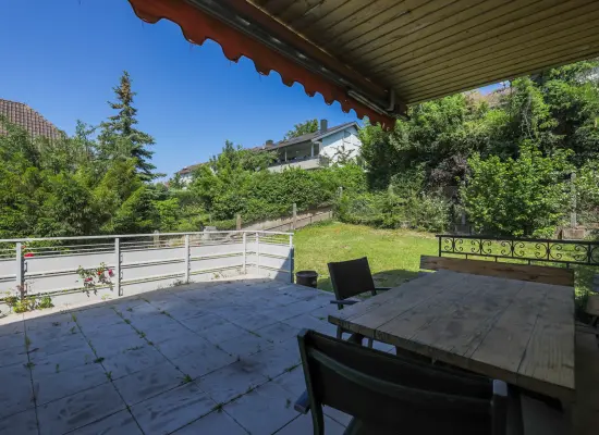 Terrasseder Immobilien: Solides Einfamilienhaus mit ELW (Foto)