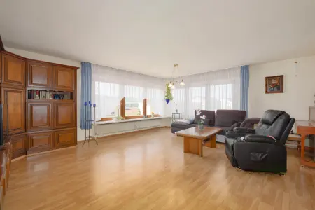 Wohnbereich EGder Immobilien: Solides Einfamilienhaus mit ELW (Foto)