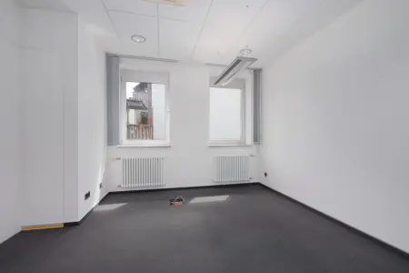Bürofläche der Immobilie: Charmante Büro- und Praxisfläche in ehemaliger Bankfiliale mit historischem Charakter und modernem Komfort! (Foto)