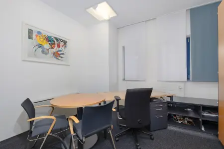 Bürofläche EG der Immobilie: Repräsentative Bürofläche in ehemaliger Bankfiliale mit großzügigem Empfangsbereich! (Foto)