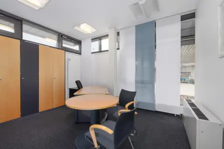 Bürofläche EG der Immobilie: Repräsentative Bürofläche in ehemaliger Bankfiliale mit großzügigem Empfangsbereich! (Foto)
