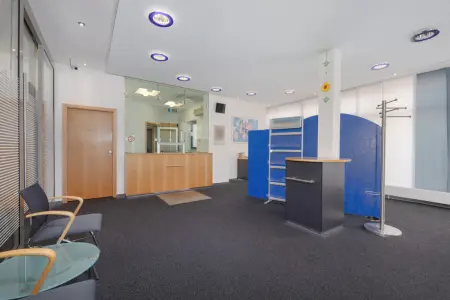 Schalterbereich EG der Immobilie: Repräsentative Bürofläche in ehemaliger Bankfiliale mit großzügigem Empfangsbereich! (Foto)