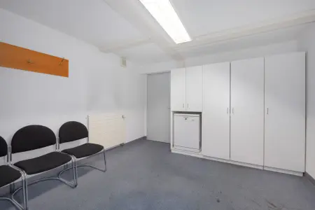 Küche / Aufenthalt UG der Immobilie: Repräsentative Bürofläche in ehemaliger Bankfiliale mit großzügigem Empfangsbereich! (Foto)