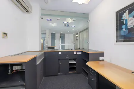 Schalterbereich Rückseite EG der Immobilie: Repräsentative Bürofläche in ehemaliger Bankfiliale mit großzügigem Empfangsbereich! (Foto)