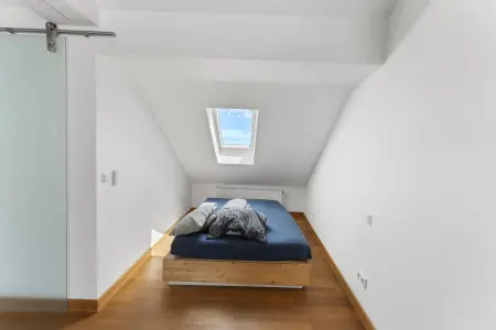 Schlafzimmerder Immobilien: Maisonette-Eigentumswohnung - Ein Highlight auf dem Nürnberger Immobilienmarkt (Foto)