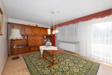 Wohnzimmer OG der Immobilie: Zuhause für Generationen – freistehendes Zweifamilienhaus mit großem Garten und Garage! (Foto)