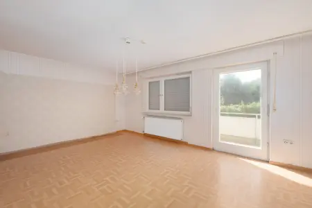 Wohnzimmer OG der Immobilie: Zuhause für Generationen – freistehendes Zweifamilienhaus mit großem Garten und Garage! (Foto)