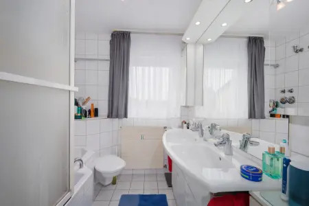 Badezimmerder Immobilien: (Foto)