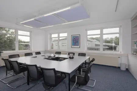 Besprechungsraum 1. OG der Immobilie: Mehr als nur ein Arbeitsplatz: Büro mit exklusiver Dachterrasse! Einheiten auch nochmal teilbar! (Foto)