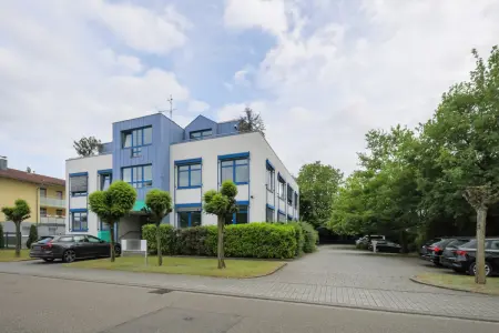 Straßenansicht  der Immobilie: Mehr als nur ein Arbeitsplatz: Büro mit exklusiver Dachterrasse! Einheiten auch nochmal teilbar! (Foto)