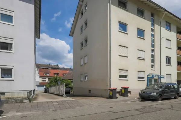 Zufahrt Straßenansicht der Immobilie: Seltene Gelegenheit in Bestlage der Oststadt – Baugrundstück mit genehmigtem Neubauprojekt (Foto)