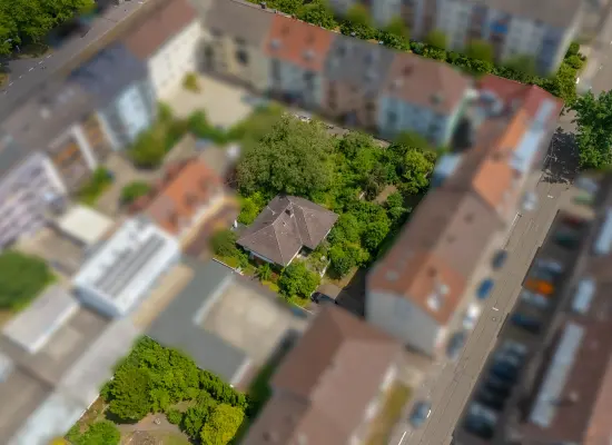 Luftansicht der Immobilie: Seltene Gelegenheit in Bestlage der Oststadt – Baugrundstück mit genehmigtem Neubauprojekt (Foto)