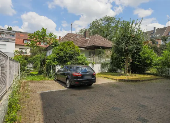 Vorderansicht der Immobilie: Seltene Gelegenheit in Bestlage der Oststadt – Baugrundstück mit genehmigtem Neubauprojekt (Foto)