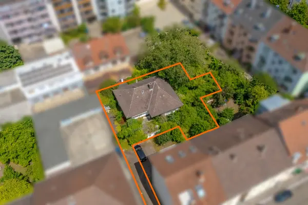 Luftansicht der Immobilie: Seltene Gelegenheit in Bestlage der Oststadt – Baugrundstück mit genehmigtem Neubauprojekt (Foto)