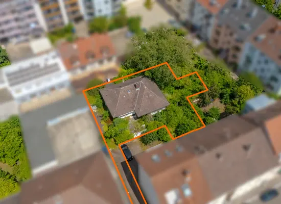 Luftansicht der Immobilie: Seltene Gelegenheit in Bestlage der Oststadt – Baugrundstück mit genehmigtem Neubauprojekt (Foto)