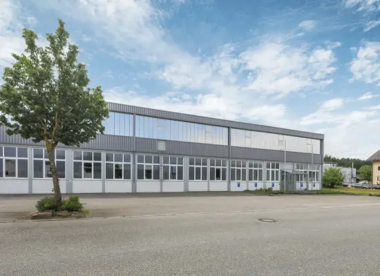 Straßenansicht der Immobilie: Seltenes Angebot, flexible Gestaltungsmöglichkeiten! (Foto)