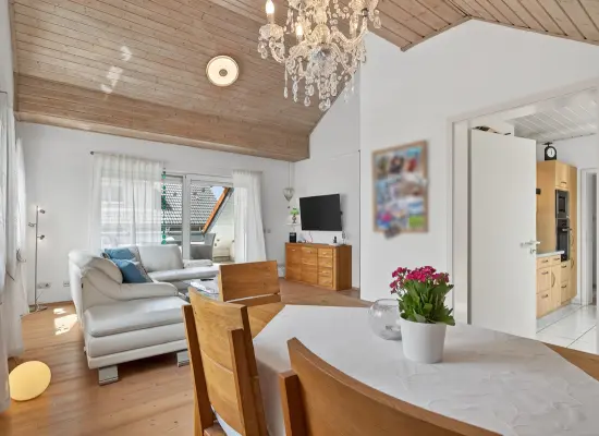 Ansicht Esszimmer mit Wohnzimmer