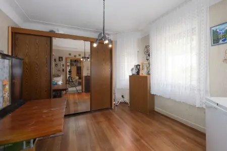 Schlafzimmer EG der Immobilie: Viel Platz! Haus mit Potenzial! (Foto)