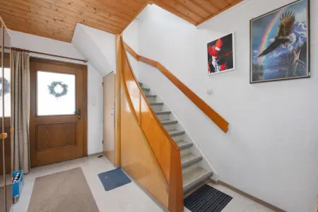 Eingangsbereich der Immobilie: Viel Platz! Haus mit Potenzial! (Foto)