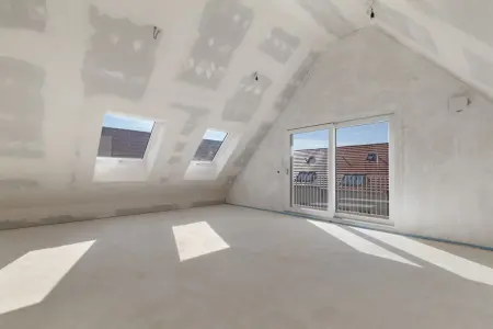 Wohn-und Esszimmer mit Zugang zum Balkon Einheit Nr. 3 der Immobilien: Schlüsselfertiges Dreifamilienhaus mit Zukunft – klare Architektur, flexibel nutzbar (Foto)