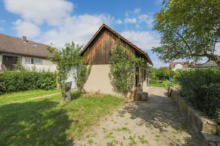 Garage u. Nebengebäude der Immobilie: Naturliebhaber aufgepasst! (Foto)