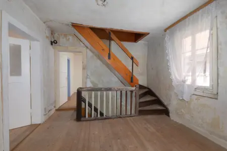 Treppenaufgang OG - Speicher der Immobilie: Leben, wo Geschichte wohnt – großes Fachwerkhaus mit viel Platz für Ideen (Foto)