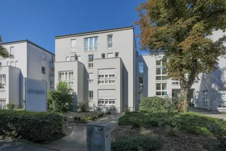 Straßenansicht der Immobilie: Wohnjuwel im Herzen von Karlsruhe!
Schöne Wohnung zum Träumen mit zwei TG-Stellplätzen. (Foto)