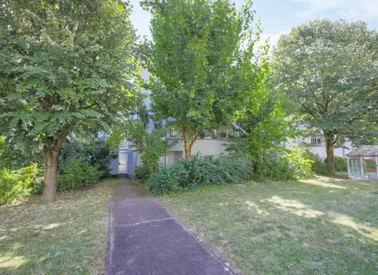 Rückansicht der Immobilie: Wohnjuwel im Herzen von Karlsruhe!
Schöne Wohnung zum Träumen mit zwei TG-Stellplätzen. (Foto)