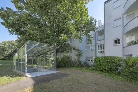 Rückansicht der Immobilie: Wohnjuwel im Herzen von Karlsruhe!
Schöne Wohnung zum Träumen mit zwei TG-Stellplätzen. (Foto)