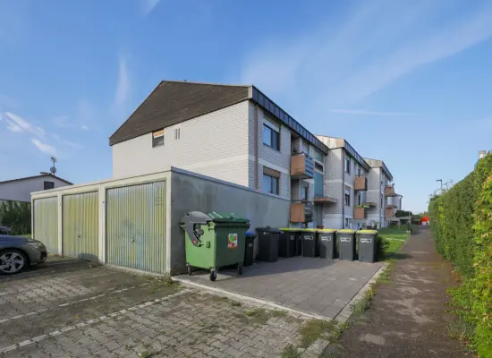 Straßenansicht der Immobilie: Ihr neues Zuhause in Maulbronn-Zaisersweiher - Charmante 3,5 Zi Hochparterre Wohnung mit Süd-Balkon! (Foto)