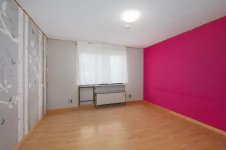 Schlafzimmer der Immobilie: Ihr neues Zuhause in Maulbronn-Zaisersweiher - Charmante 3,5 Zi Hochparterre Wohnung mit Süd-Balkon! (Foto)