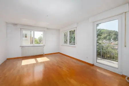 Wohnzimmer EG der Immobilie: Oma's Häuschen sucht junge Familie! (Foto)