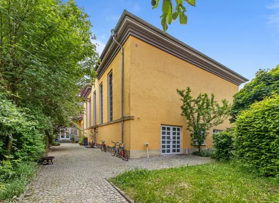 Kirchengebäudeder Immobilien: Himmlisch wohnen – ein architektonisches Meisterstück für Visionäre! (Foto)