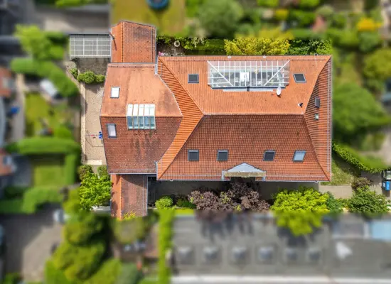 Luftbildder Immobilien: Himmlisch wohnen – ein architektonisches Meisterstück für Visionäre! (Foto)